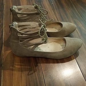 Ankle wrap flats